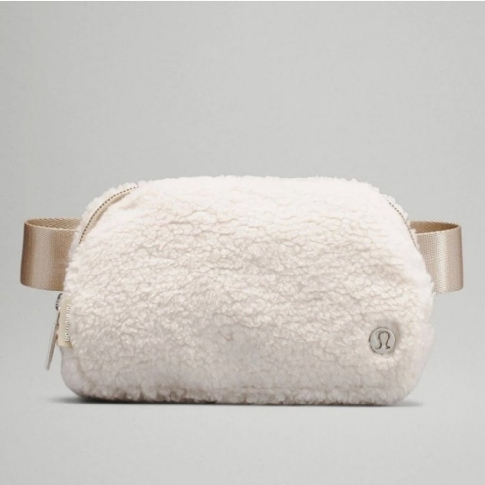 NWOT Lululemon Sherpa Belt Bag